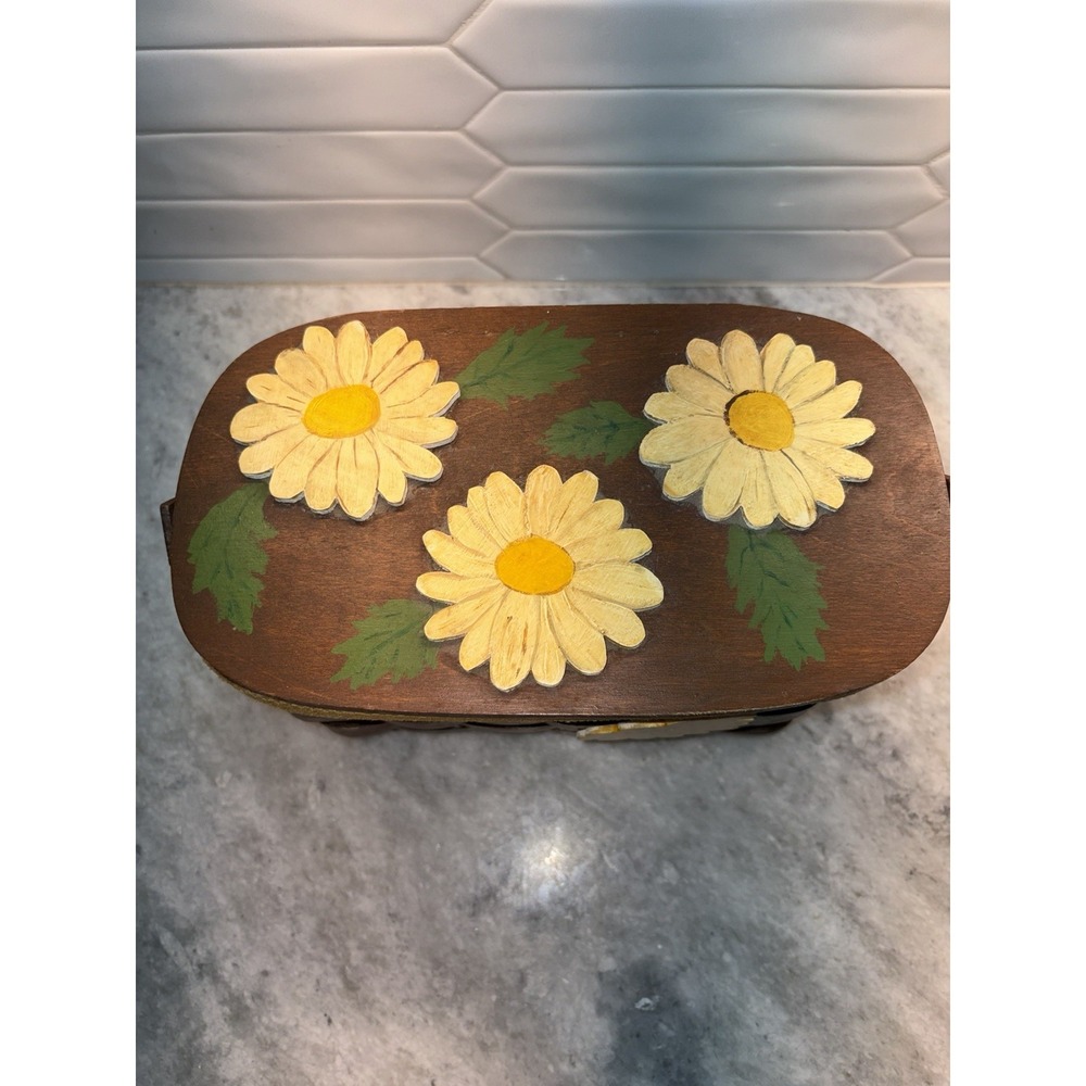 Super Cute Vintage Basket Purse Hand Painted Daisies Lined with Wooden Lid - Picture 2 of 9